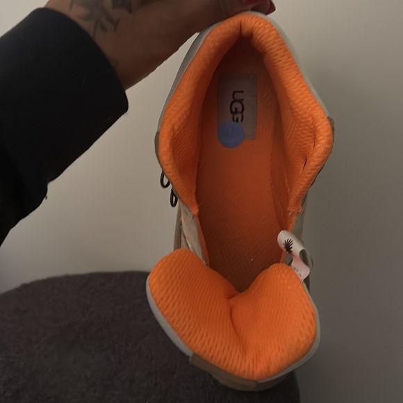 Like new orange and brown Ugg sneakers 7.5 USA size - Picture 5 of 6